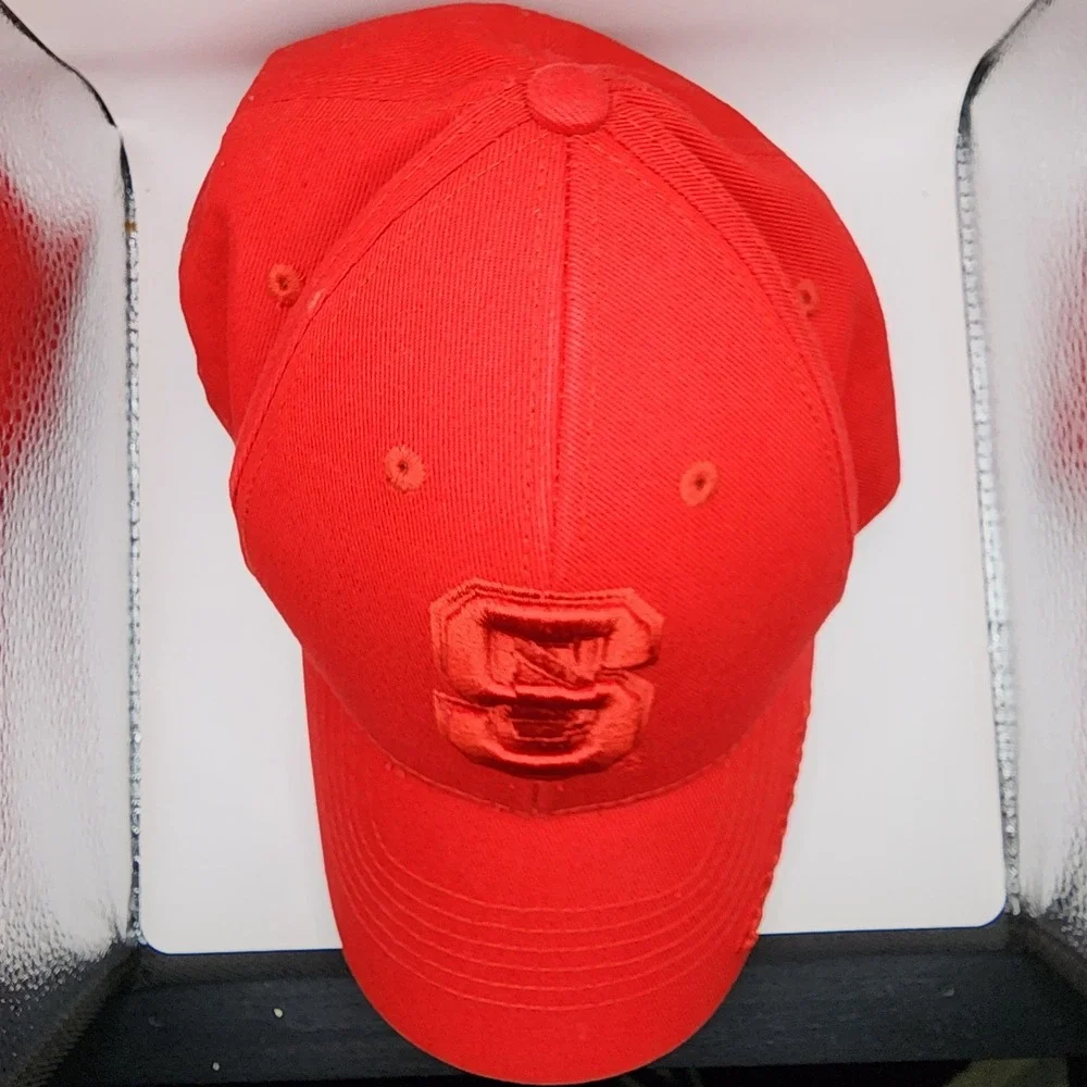 Fan Favorite NC State‎ Wolfpack Hat Mens OSFA Red Snapback Baseball Cap Logo